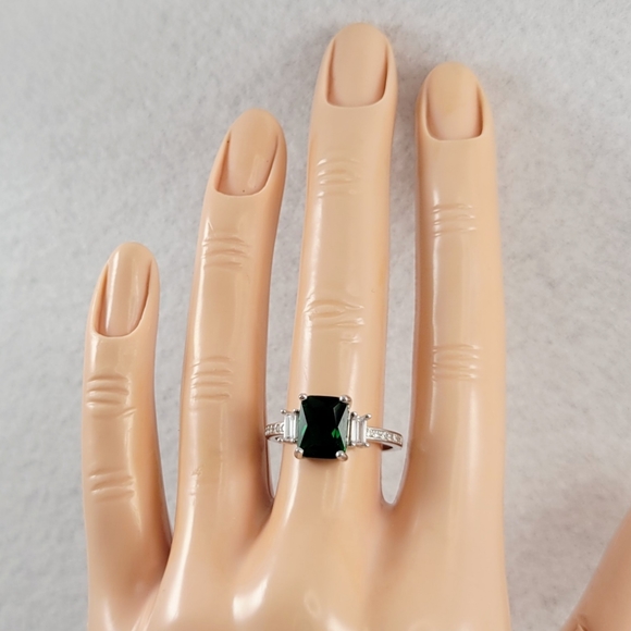 Sterling 2ct Emerald Ring - Picture 14 of 15